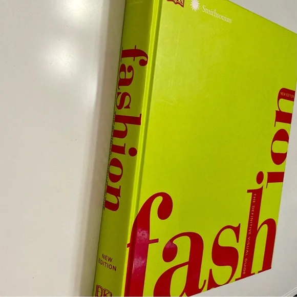 DK/Smithsonian FASHION Coffee Table Book - Picture 2 of 14